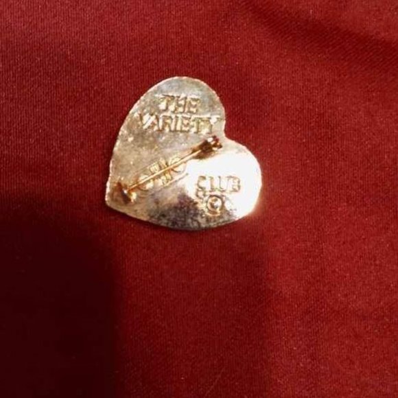 VTG 90'S HEART PIN W/A HEART ENGRAVED WITH RAYS THE VARIETY CLUB ON BACK - Picture 4 of 4
